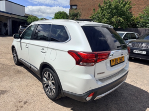 2016 Mitsubishi Outlander Di-D Gx 3 in White — image 4