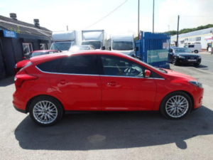 2012 Ford Focus 1.6 Tdci Zetec Euro 5 (s/s) 5dr in Red — image 4