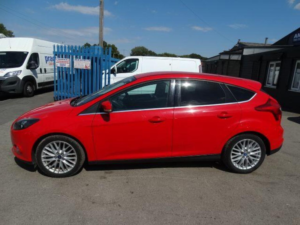2012 Ford Focus 1.6 Tdci Zetec Euro 5 (s/s) 5dr in Red — image 5