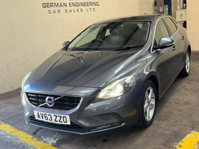 2014 Volvo V40 2.0 D3 Se Euro 5 (s/s) 5dr in Grey — image 1