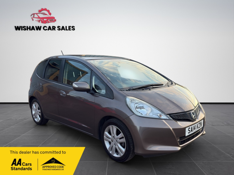 2014 Honda Jazz 1.4 I-Vtec Es Plus in Brown — image 1