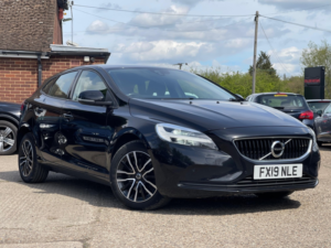 2019 Volvo V40 2.0 Momentum T2 in Black — image 2