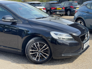 2019 Volvo V40 2.0 Momentum T2 in Black — image 4