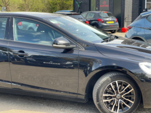 2019 Volvo V40 2.0 Momentum T2 in Black — image 5