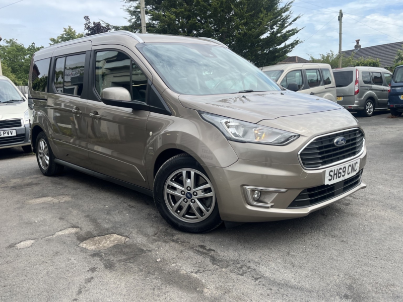 2019 Ford Grand Tourneo Connect 1.5 Ecoblue Titanium in Silver — image 1
