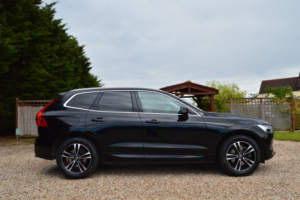 2019 Volvo Xc60 2.0 Momentum T4 in Black — image 3