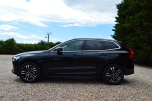 2019 Volvo Xc60 2.0 Momentum T4 in Black — image 4