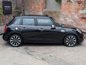 2015 MINI Hatch 2.0 5-Door Hatch Cooper S in Black — image 5