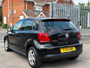 2011 Volkswagen Polo 1.2 Moda Euro 5 5dr in Black — image 3