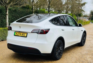 2024 Tesla Model Y Auto Rwd 5dr in White — image 3
