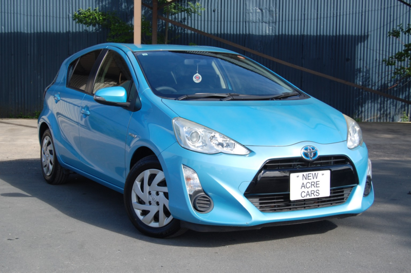 2015 Toyota Aqua Prius C Hybrid in Blue — image 1