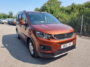2021 Peugeot Rifter 1.2 Puretech Allure Premium in Bronze — image 4