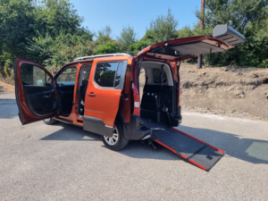 2021 Peugeot Rifter 1.2 Puretech Allure Premium in Bronze — image 5
