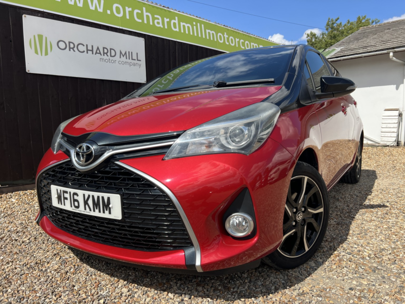 2016 Toyota Yaris 1.3 Dual Vvt-I Design in Red — image 1