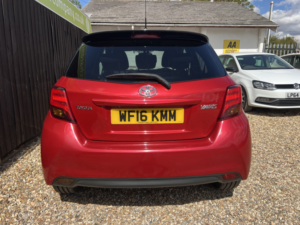 2016 Toyota Yaris 1.3 Dual Vvt-I Design in Red — image 5