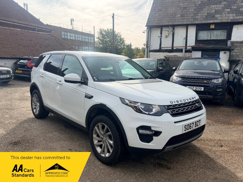 2018 Land Rover Discovery Sport Td4 Se Tech in White — image 1