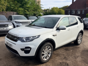 2018 Land Rover Discovery Sport Td4 Se Tech in White — image 3