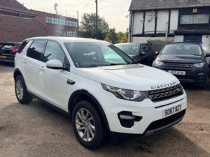 2018 Land Rover Discovery Sport Td4 Se Tech in White — image 4