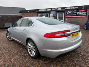 2013 Jaguar Xf 2.2d Luxury Saloon 4dr Diesel Auto Euro 5 (s/s) (200 Ps) in Silver — image 2