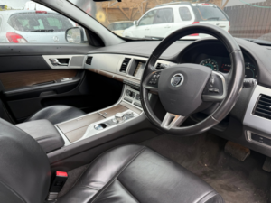 2013 Jaguar Xf 2.2d Luxury Saloon 4dr Diesel Auto Euro 5 (s/s) (200 Ps) in Silver — image 4