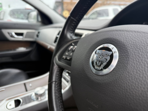 2013 Jaguar Xf 2.2d Luxury Saloon 4dr Diesel Auto Euro 5 (s/s) (200 Ps) in Silver — image 6