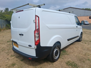2022 Ford Transit Custom 2.0 320 Ecoblue Leader Panel Van 5dr Diesel Manual L2 H1 Euro 6 (s/s) (130 Ps) in White — image 5