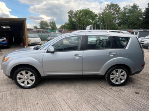 2009 Mitsubishi Outlander 2.0 Di-Dc Elegance 4WD Euro 4 5dr in Silver — image 3