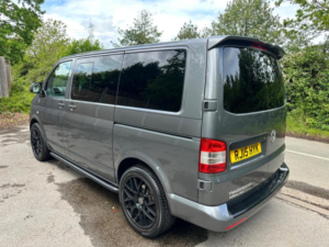 2015 Volkswagen Transporter 2.0 Bitdi T32 Highline Kombi DSG 4motion L1 H1 4dr in Grey — image 4