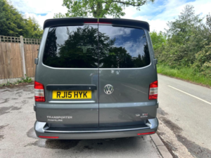 2015 Volkswagen Transporter 2.0 Bitdi T32 Highline Kombi DSG 4motion L1 H1 4dr in Grey — image 5