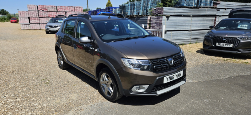 2018 Dacia Sandero Stepway 0.9 Stepway Laureate Tce 90 in Brown — image 1