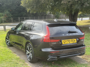 2020 Volvo V60 2.0 R-Design Plus D3 in Black — image 3