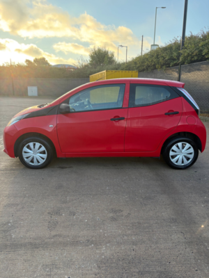 2016 Toyota Aygo 1.0 Vvt-I X Hatchback 5dr Petrol Manual Euro 5 Euro 5 (68 Ps) in Red — image 2