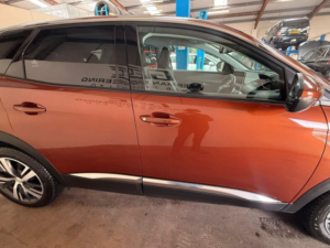 2018 Peugeot 3008 1.6 Bluehdi Allure Eat Euro 6 (s/s) 5dr in Bronze — image 5