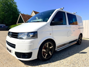 2015 Volkswagen Transporter Sportline 2.0 Bitdi Sportline 60th Anniversary Special Edition T32 Kombi 4dr Diesel Manual L1 H1 (205 G/km, 178 Bhp) in White — image 3