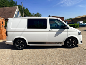 2015 Volkswagen Transporter Sportline 2.0 Bitdi Sportline 60th Anniversary Special Edition T32 Kombi 4dr Diesel Manual L1 H1 (205 G/km, 178 Bhp) in White — image 5