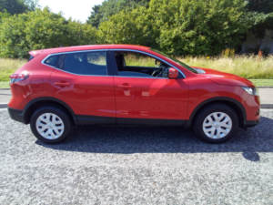 2019 Nissan Qashqai 1.3 Dig-T Visia in Red — image 4