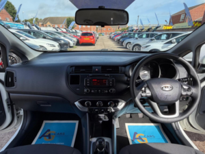 2012 Kia Rio 1.25 1 Euro 5 5dr in White — image 2
