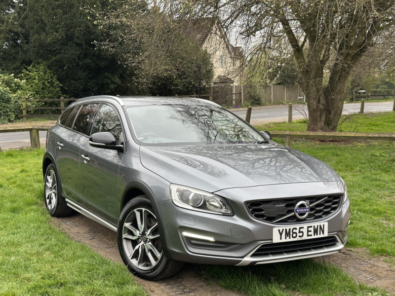 2016 Volvo V60 Cross Country 2.4 Lux D4 AWD in Grey — image 1