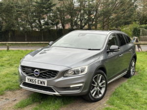 2016 Volvo V60 Cross Country 2.4 Lux D4 AWD in Grey — image 2