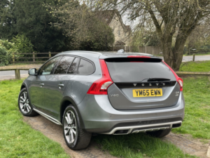 2016 Volvo V60 Cross Country 2.4 Lux D4 AWD in Grey — image 3