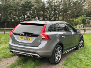 2016 Volvo V60 Cross Country 2.4 Lux D4 AWD in Grey — image 4