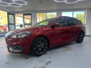 2020 Ford Focus 2.3t Ecoboost St Auto Euro 6 (s/s) 5dr in Red — image 2