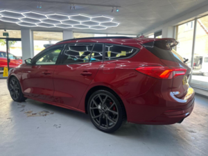 2020 Ford Focus 2.3t Ecoboost St Auto Euro 6 (s/s) 5dr in Red — image 4