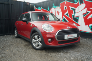 2016 MINI Hatch 1.2 One Hatchback 5dr Petrol Auto Euro 6 (s/s) (102 Ps) in Red — image 2