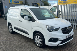 2021 Vauxhall Combo 1.5 Turbo D 2300 Sportive in White — image 3