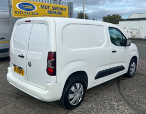 2021 Vauxhall Combo 1.5 Turbo D 2300 Sportive in White — image 5