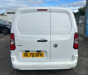 2021 Vauxhall Combo 1.5 Turbo D 2300 Sportive in White — image 6