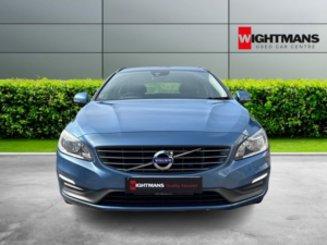 2014 Volvo V60 1.6 T3 Business Edition in Blue — image 2