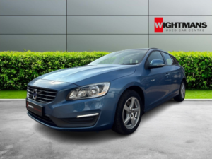 2014 Volvo V60 1.6 T3 Business Edition in Blue — image 3