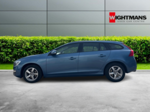 2014 Volvo V60 1.6 T3 Business Edition in Blue — image 4
